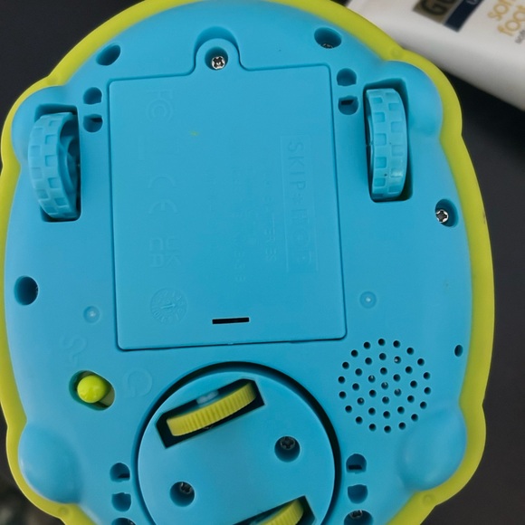 Skip Hop 🦔 crawl toy. - Picture 3 of 3